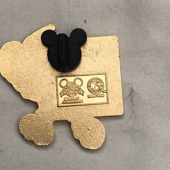 Sold.  - 3 Disney Pin MLB set - Picture 5 of 7